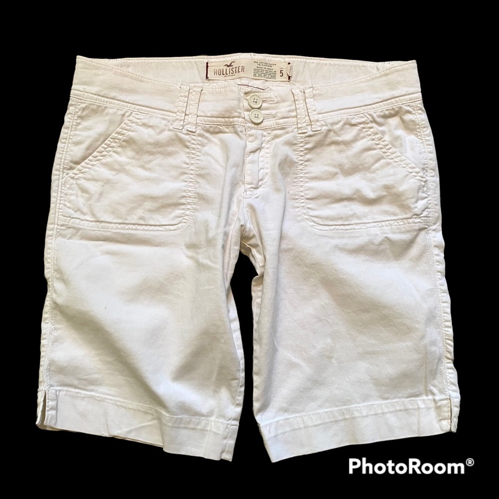 Hollister Four Pocket Walking Shorts with Side Splits on Hemline Size 5